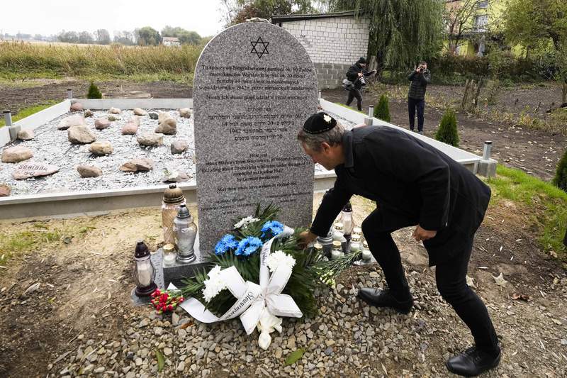 Sites where Germans killed Jews are dedicated in Poland