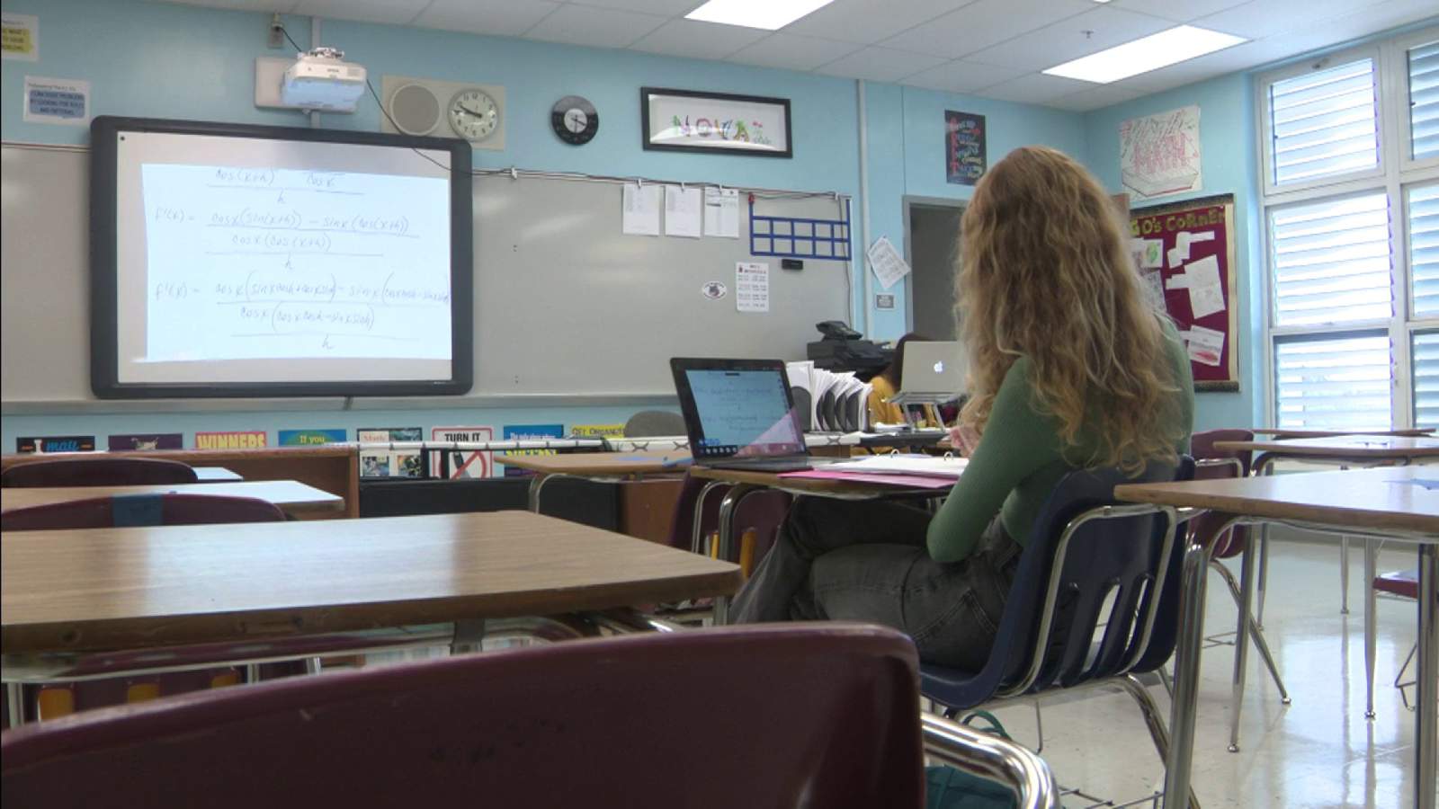 Distrito escolar de Broward realiza investigación de ciberseguridad para determinar las causas del apagón de internet que afectó las clases en línea