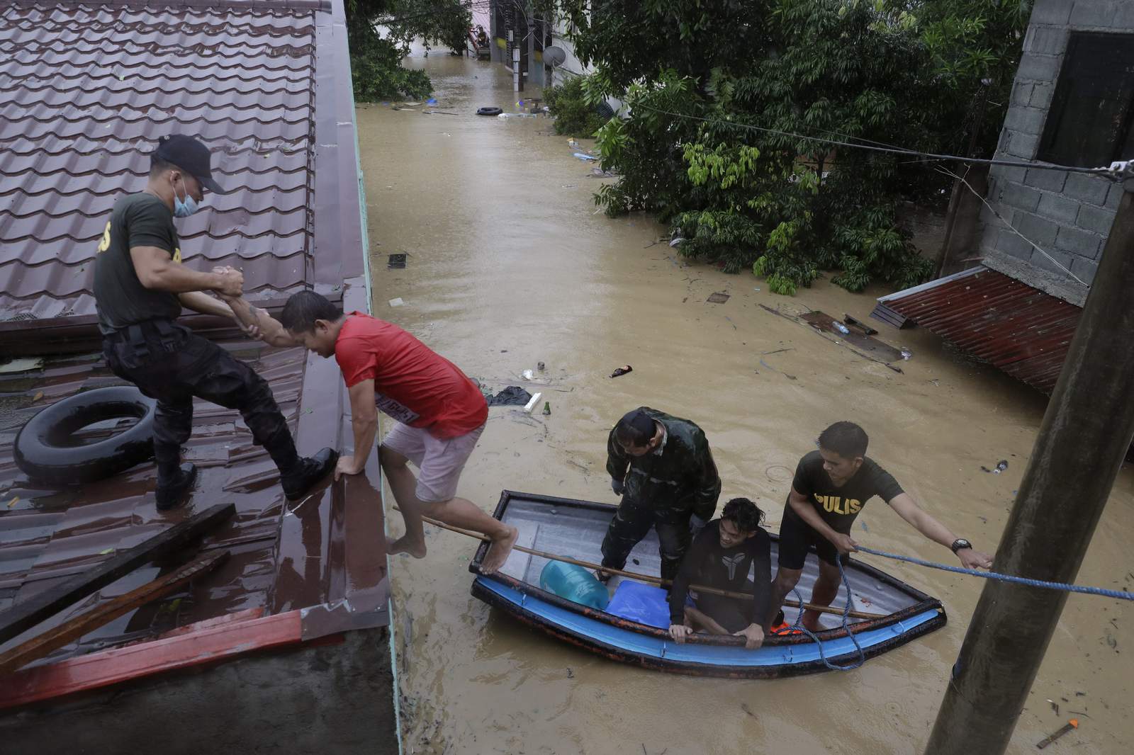 Tifón deja daños y víctimas en el noreste de Filipinas