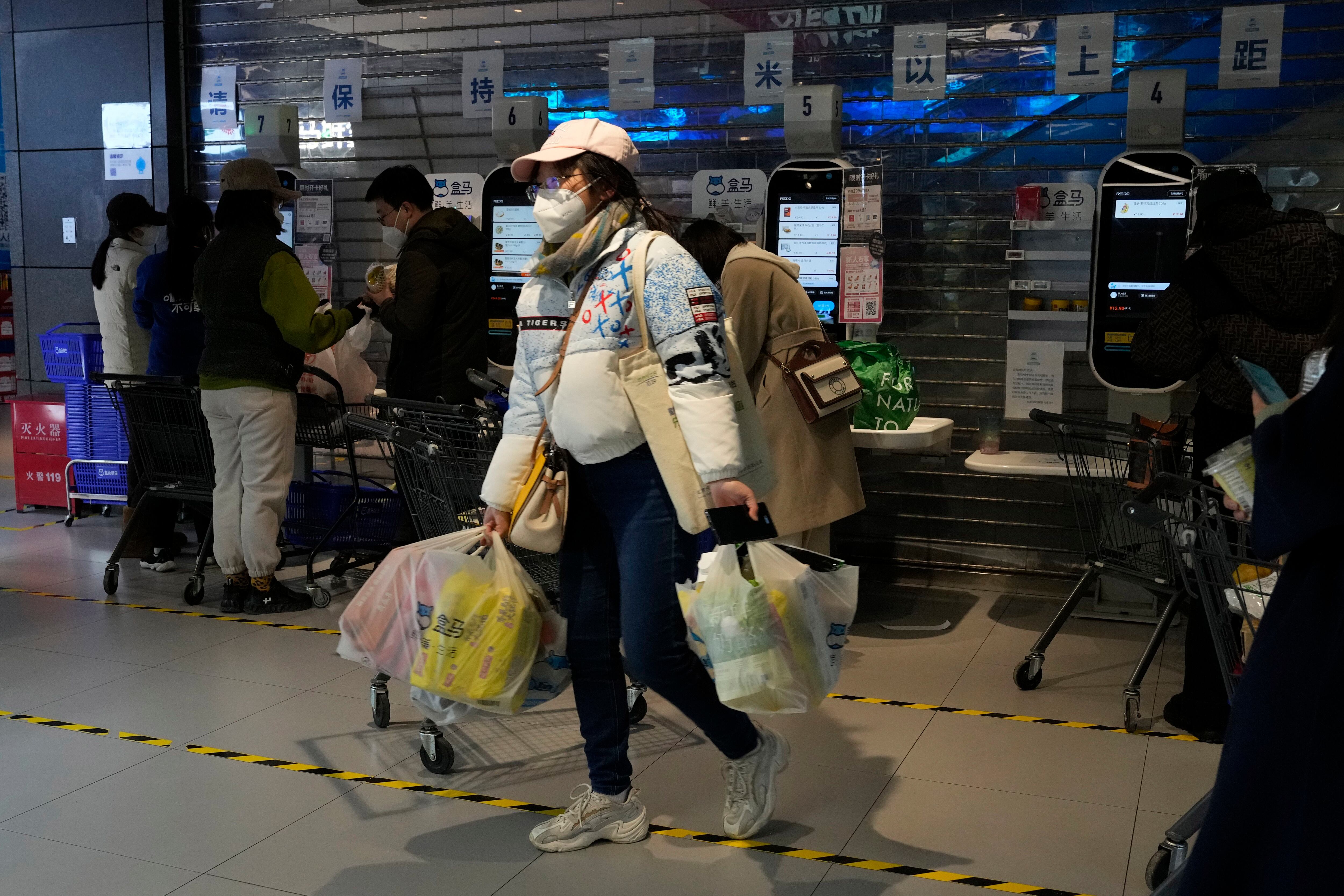 Panic-buying in Beijing as city adds new quarantine centers