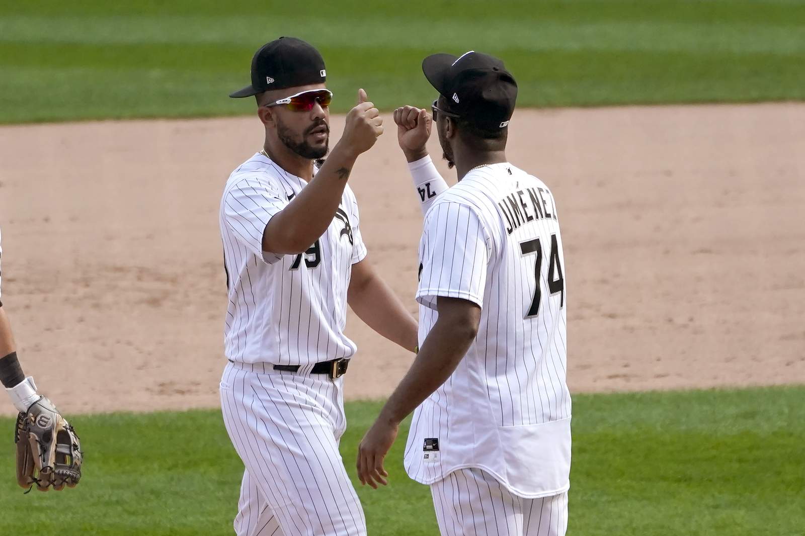 White Sox beat Twins 4-3 to clinch playoff spot