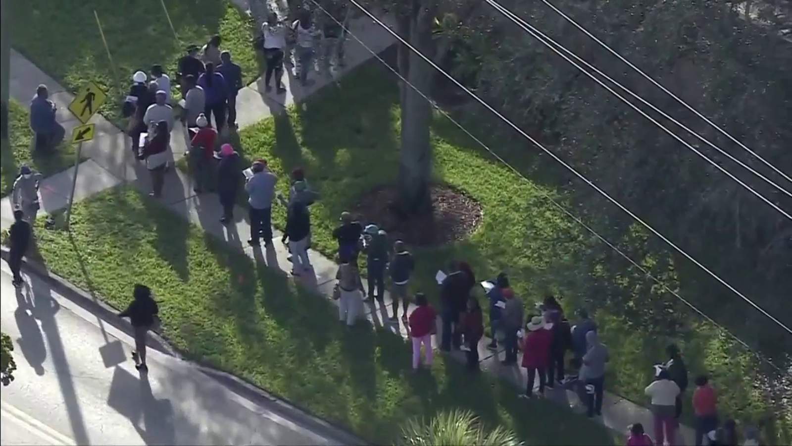 Long lines for aid in South Florida show the need for 2nd relief bill is dire
