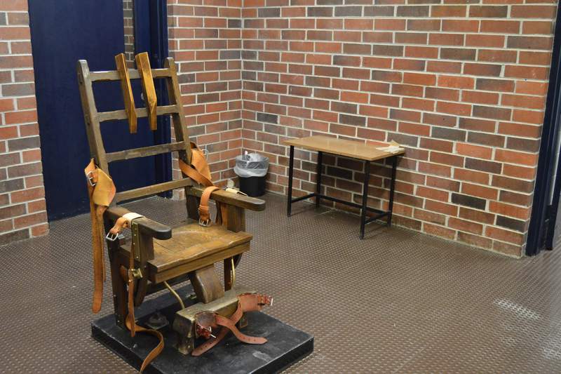 New law makes inmates choose electric chair or firing squad