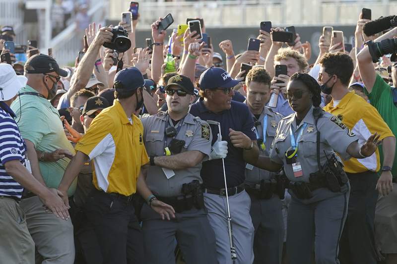PGA apologizes to Mickelson, Koepka for fans on final hole