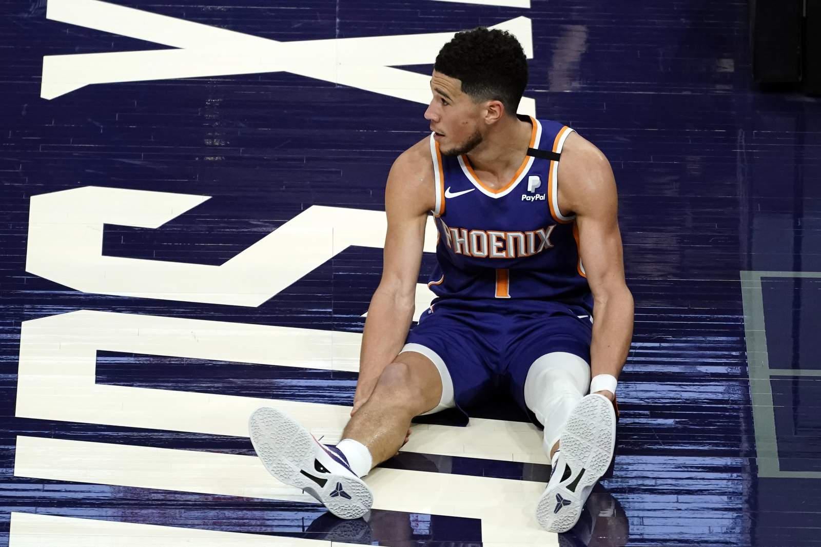 Injured Booker won't play in All-Star Game, Conley replaces