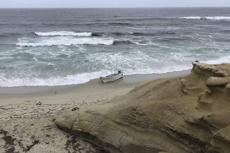 Naufragio de presunto bote con migrantes frente a San Diego