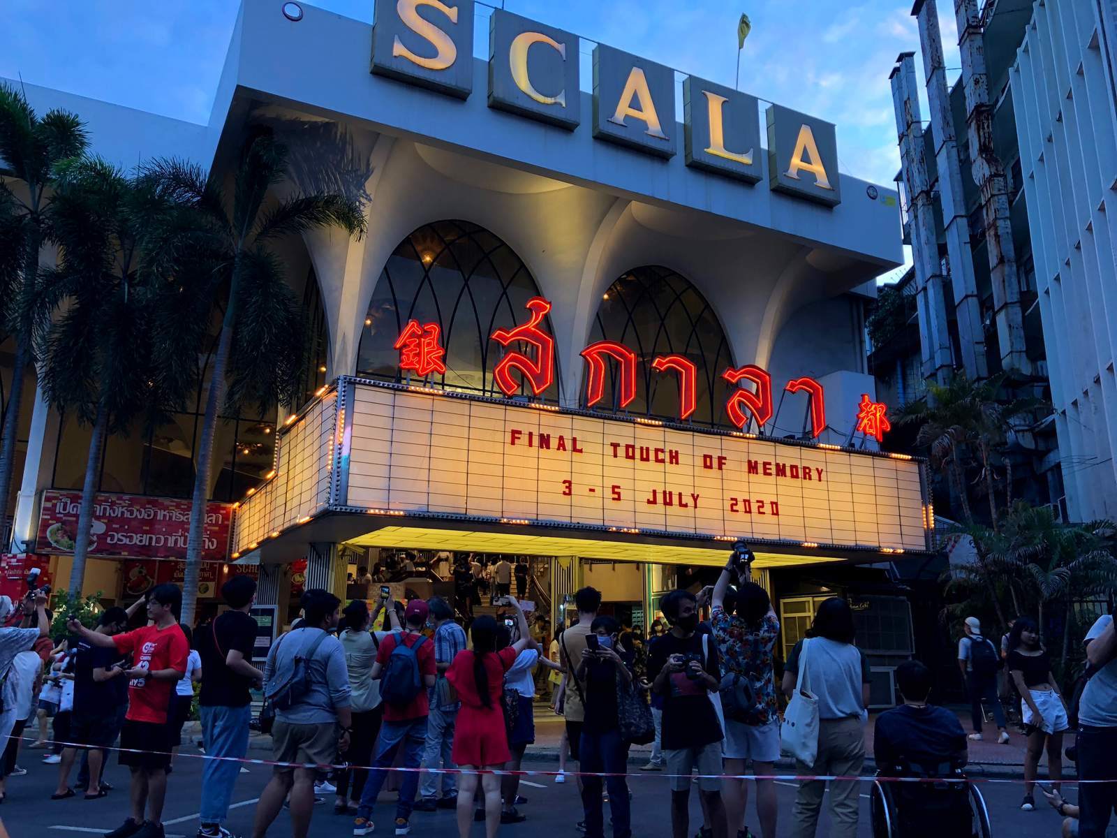 Thais bid addio to theater where they fell in love with film