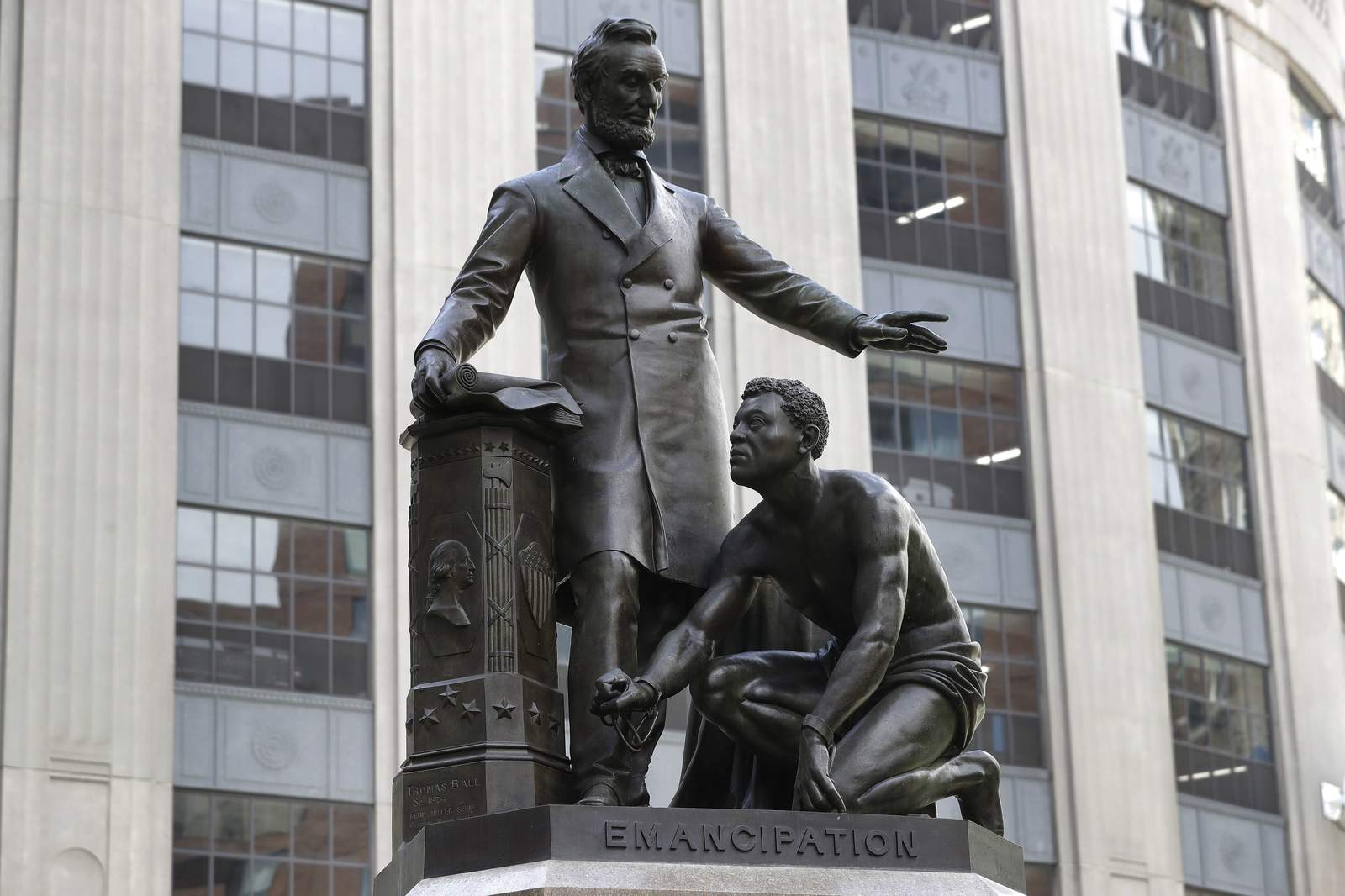 Statue of slave kneeling before Lincoln is removed in Boston