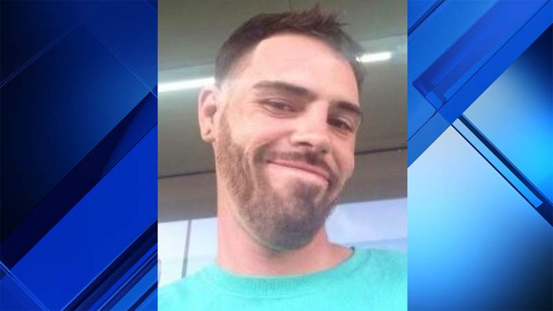 Fort Lauderdale police search for shooter who killed panhandler known for clever signs