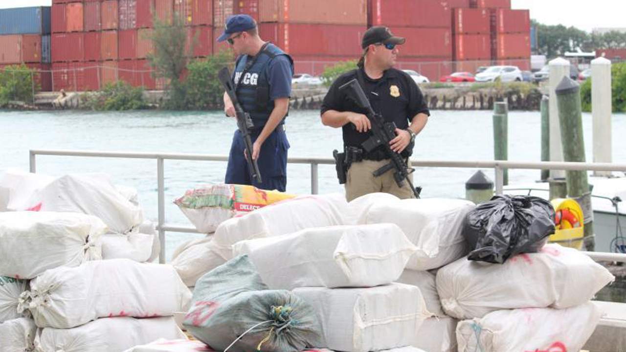 US agents seize record $27M in cash on ship bound for USVI