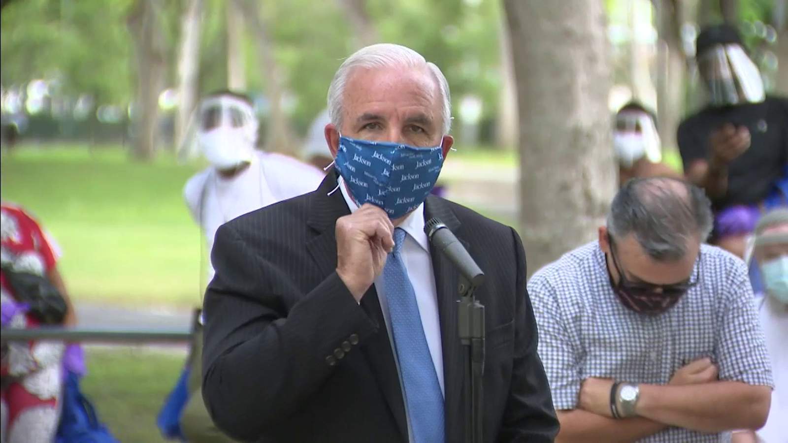 Masks are the key to keeping Miami-Dade businesses open, mayor says