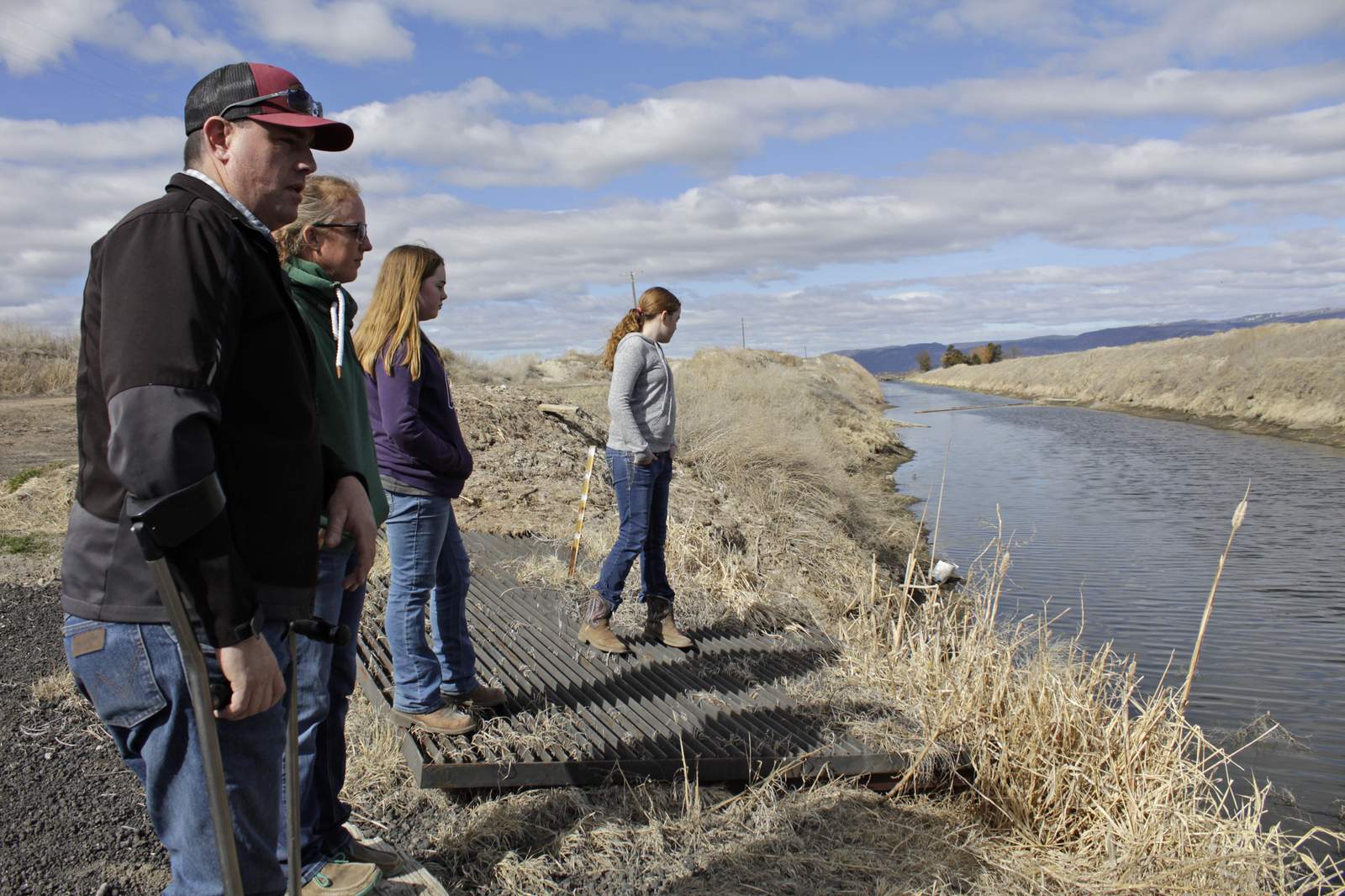 Tensions rise in water battle along Oregon-California line