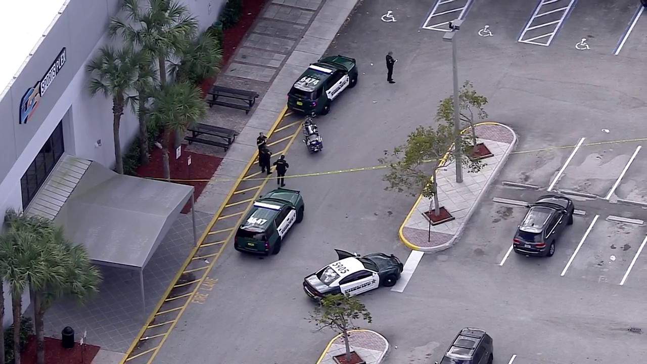 Deputy crashes during search for bank robber in Deerfield Beach