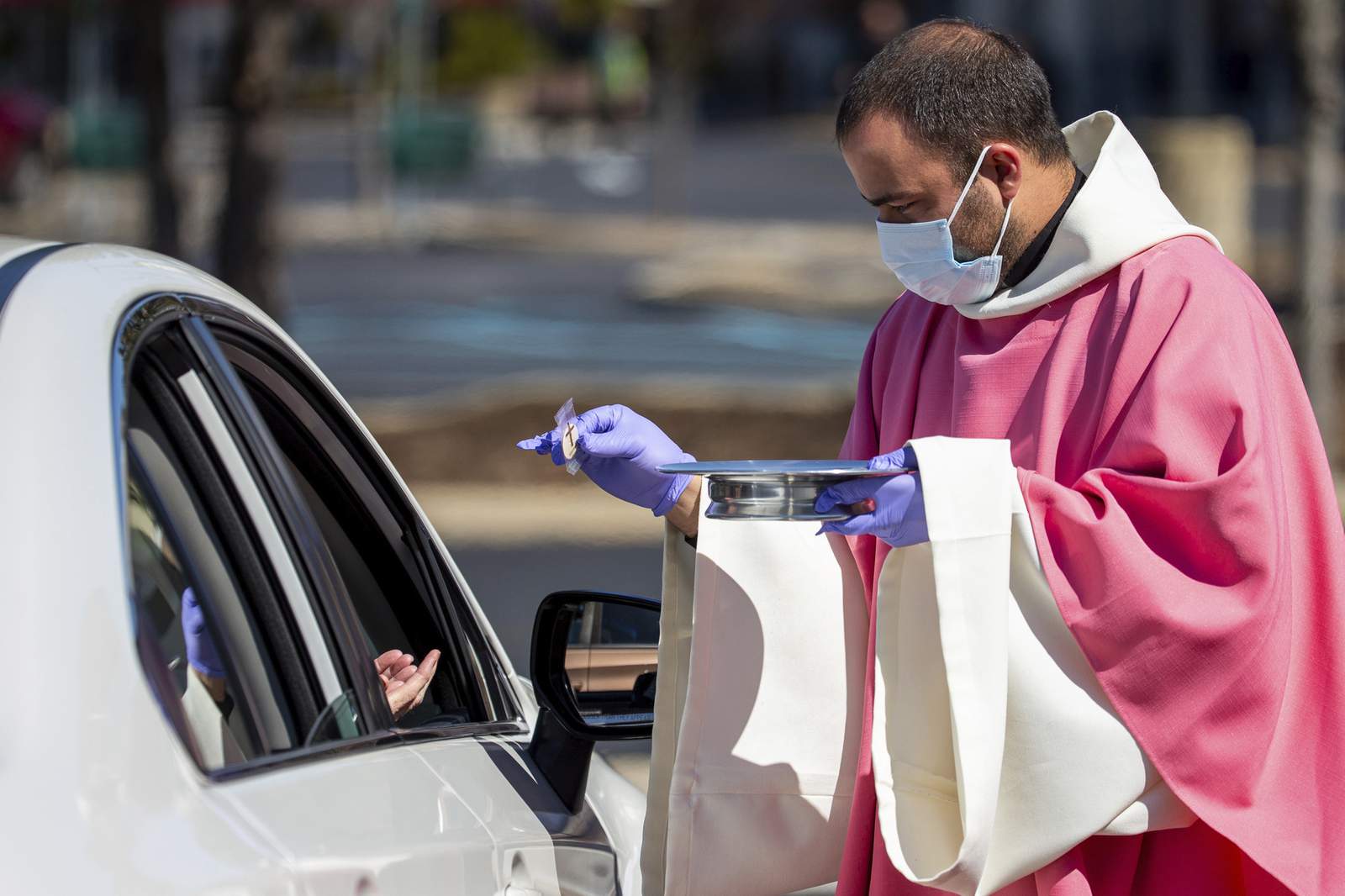 Pandemic will alter Communion rituals for many US Christians