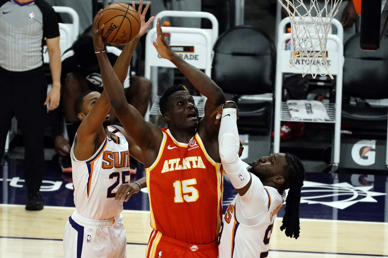 Suns turn away late Hawks rally for a 117-110 victory