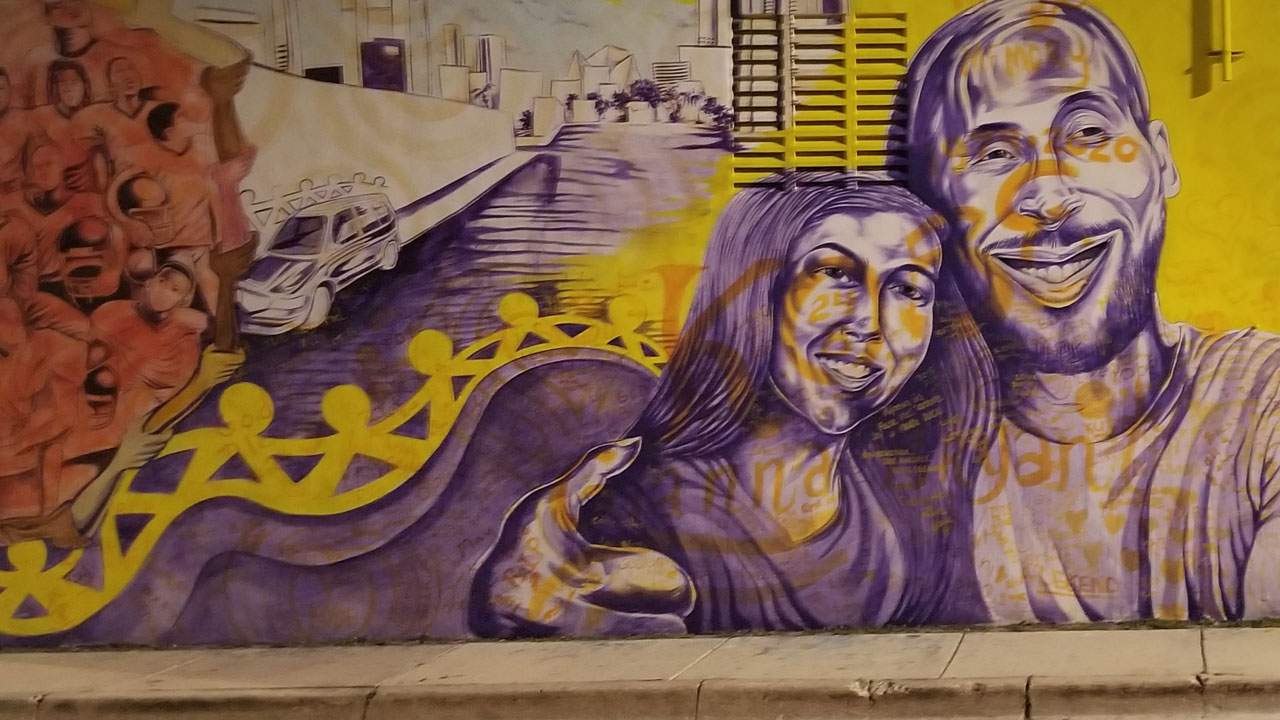 Photos show Kobe Bryant fans contributing to tribute mural in Overtown