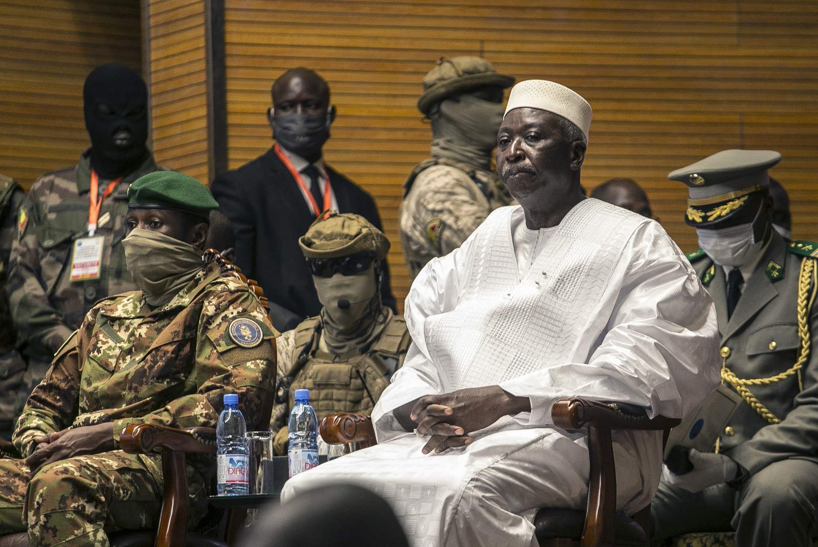 Mali swears in transitional president and vice president