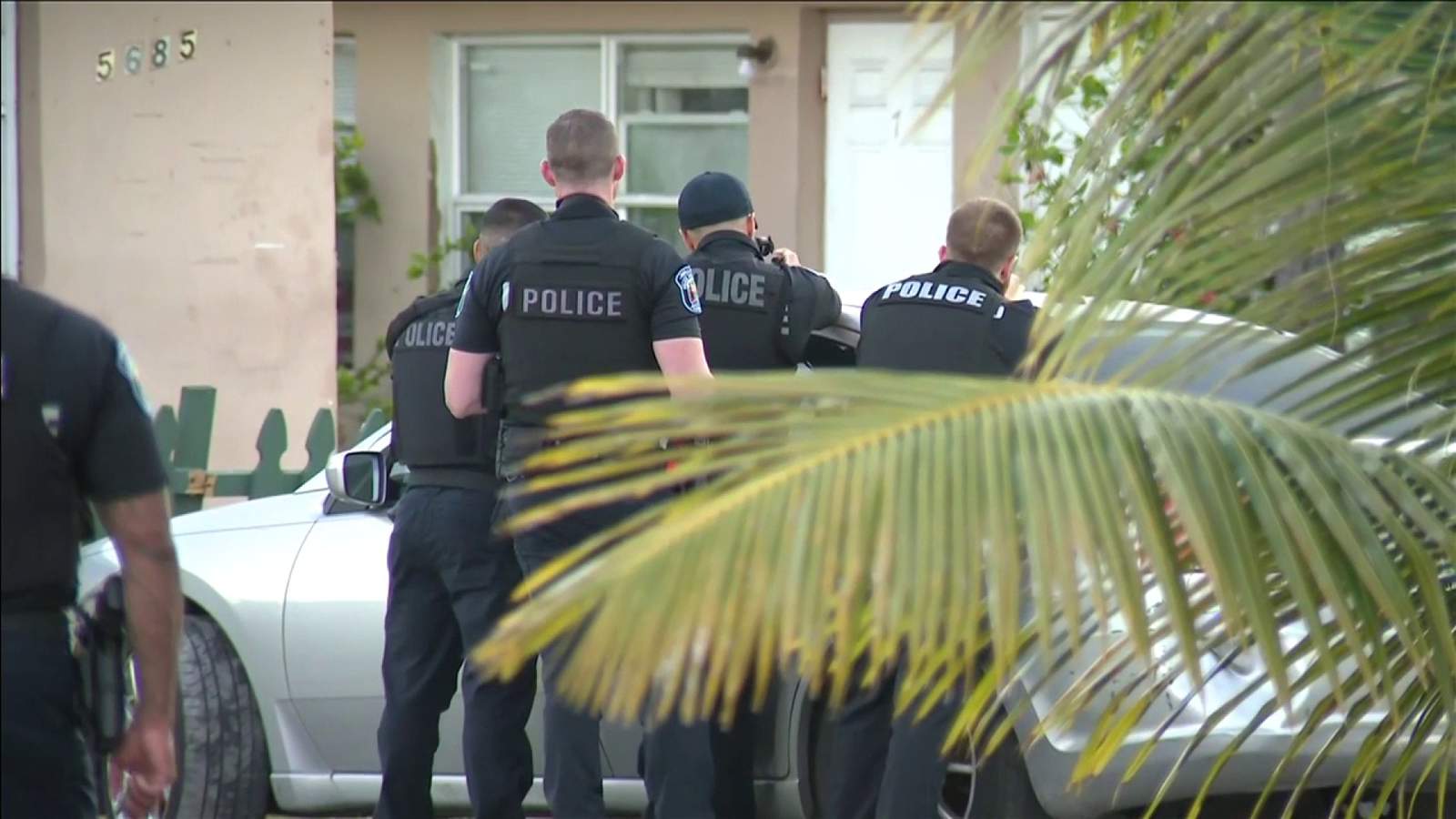 Hollywood police swarm neighborhood after report of domestic-related shooting