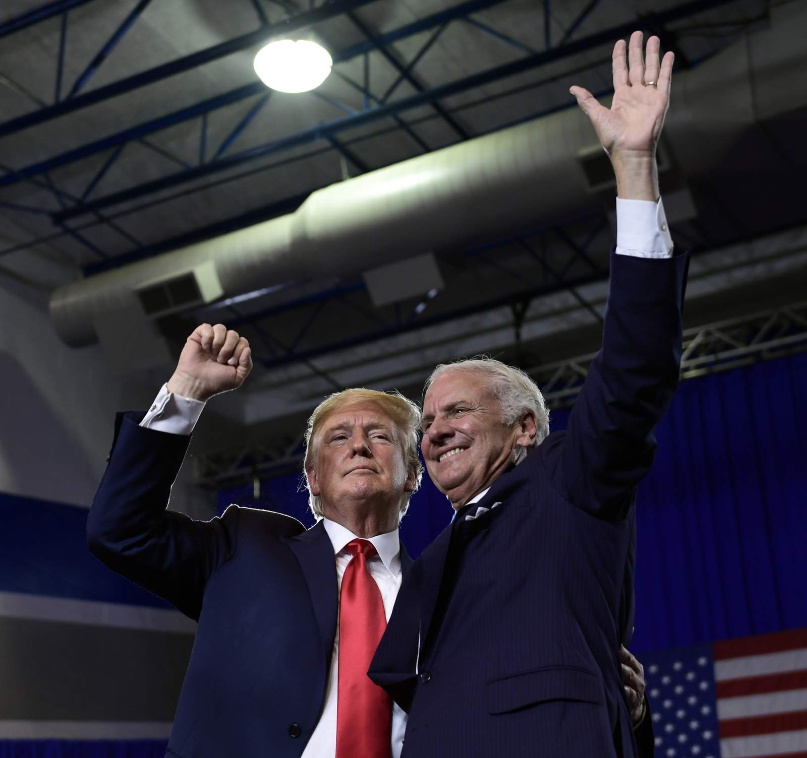 Trump offers early endorsement for loyal SC governor