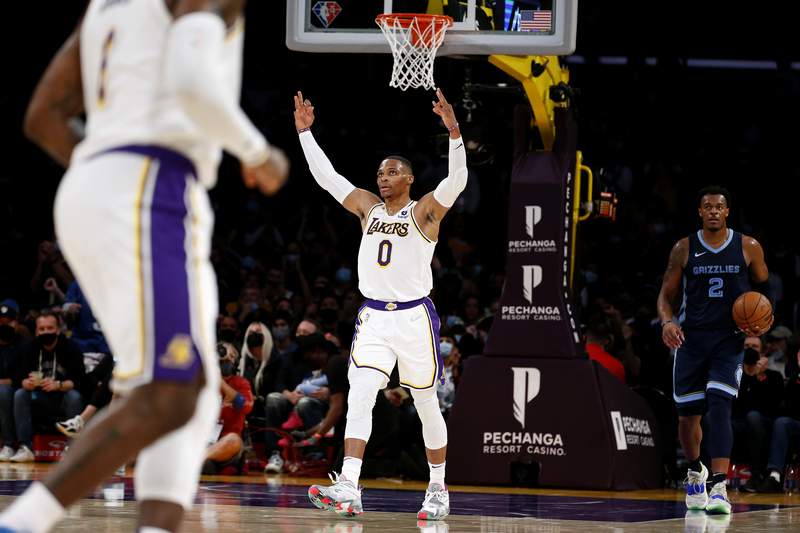 Lakers overcome Morant's 40-points, beat Grizzlies 121-118