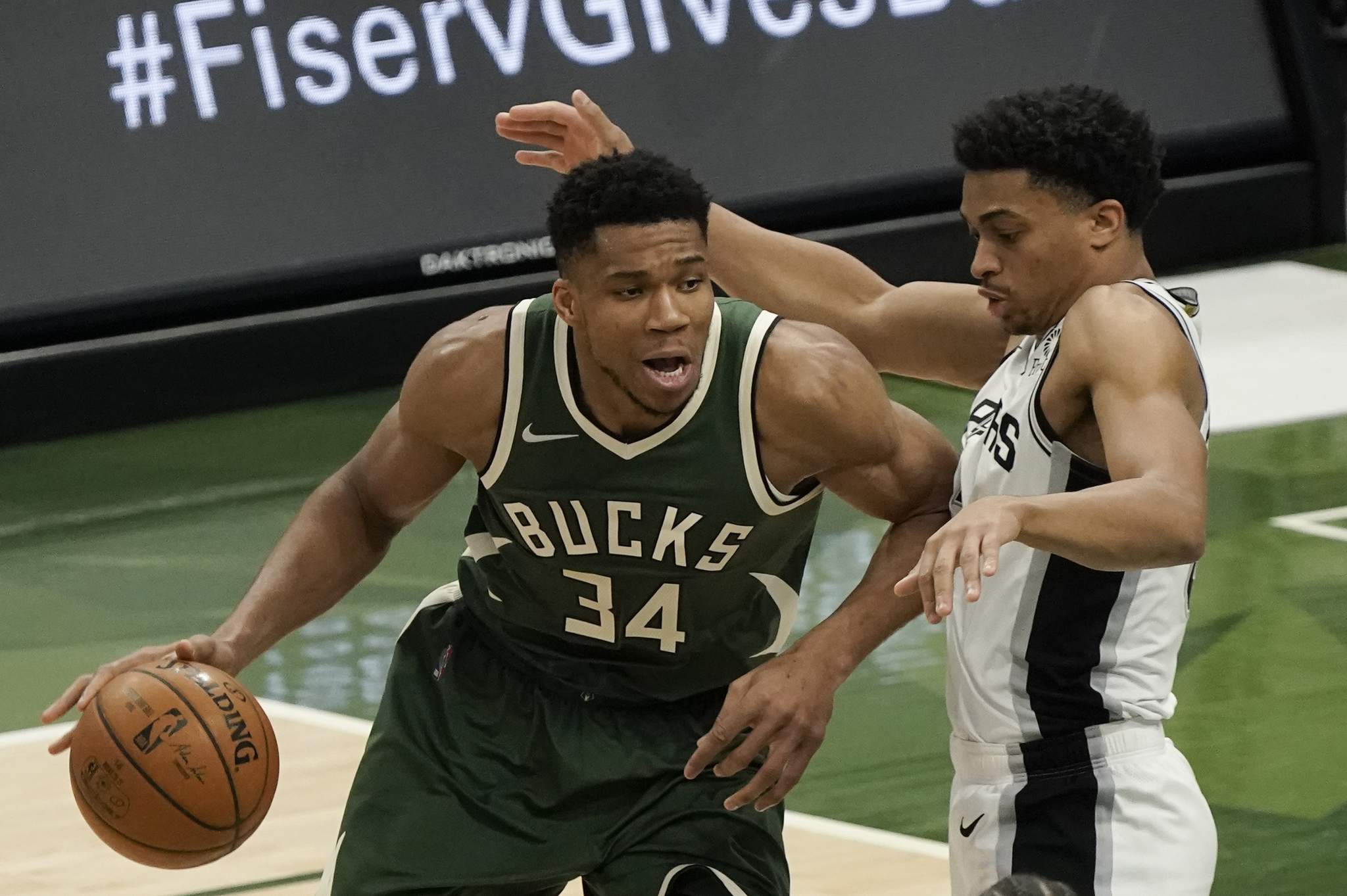 Antetokounmpo won't play Monday night due to knee sprain