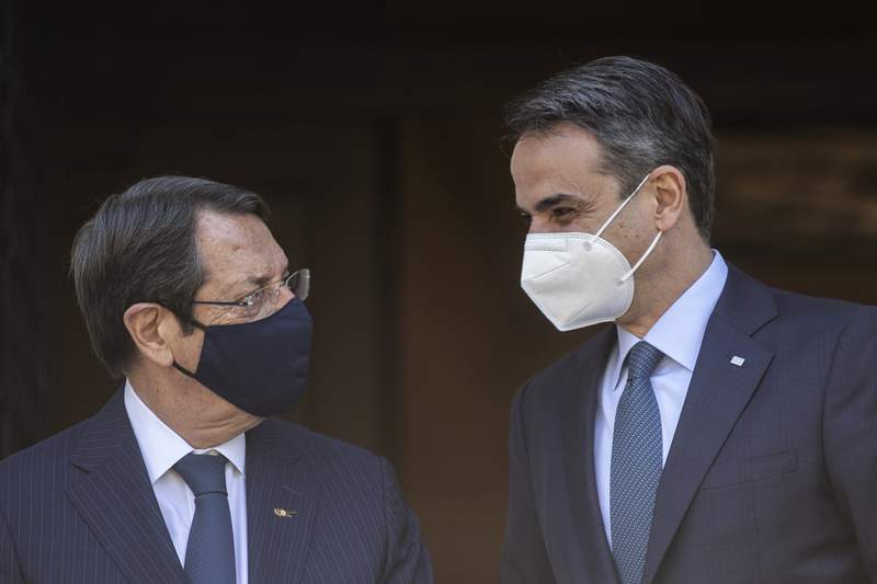 Cyprus president in Athens before Geneva talks