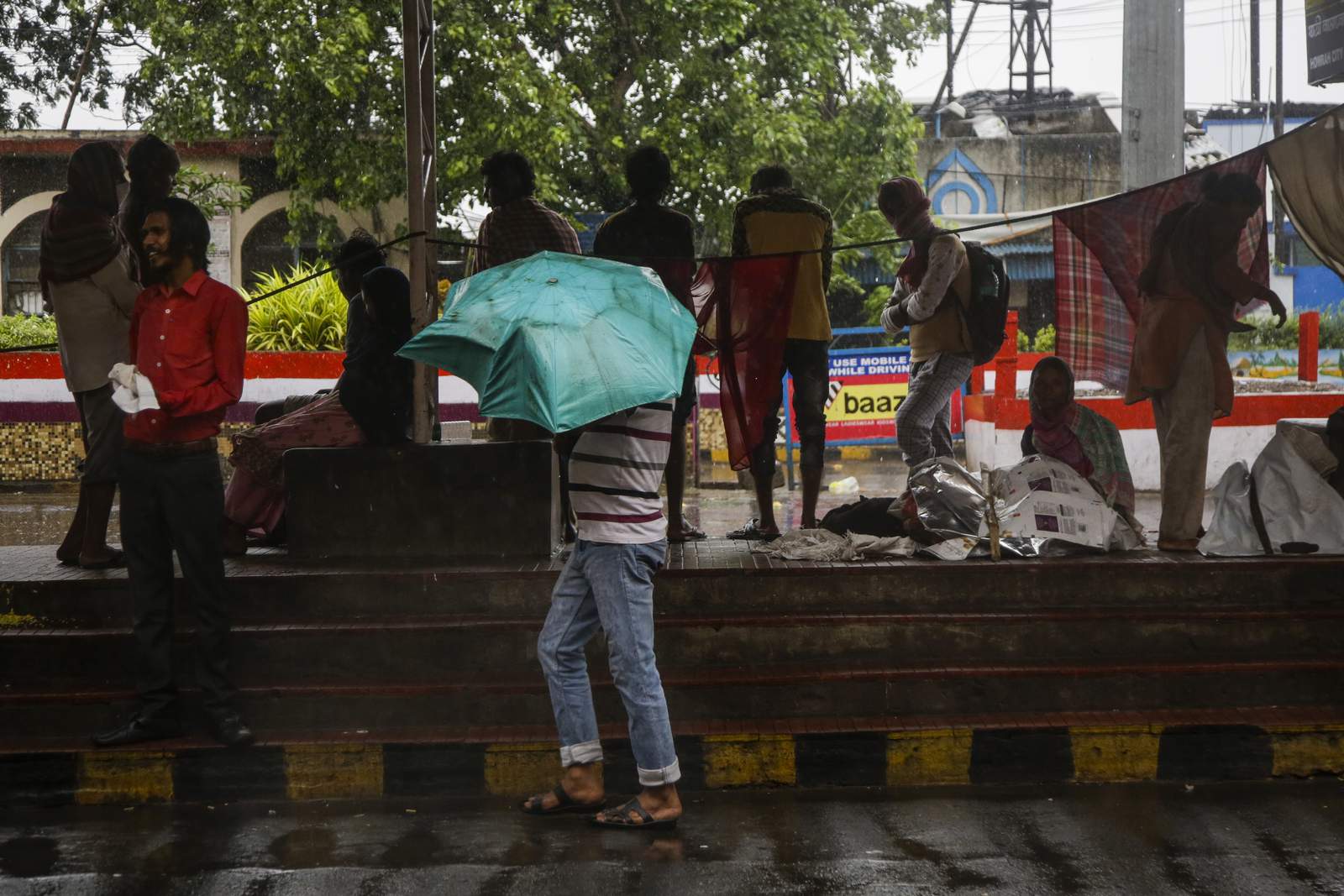 Deadly cyclone cuts destructive path in India and Bangladesh