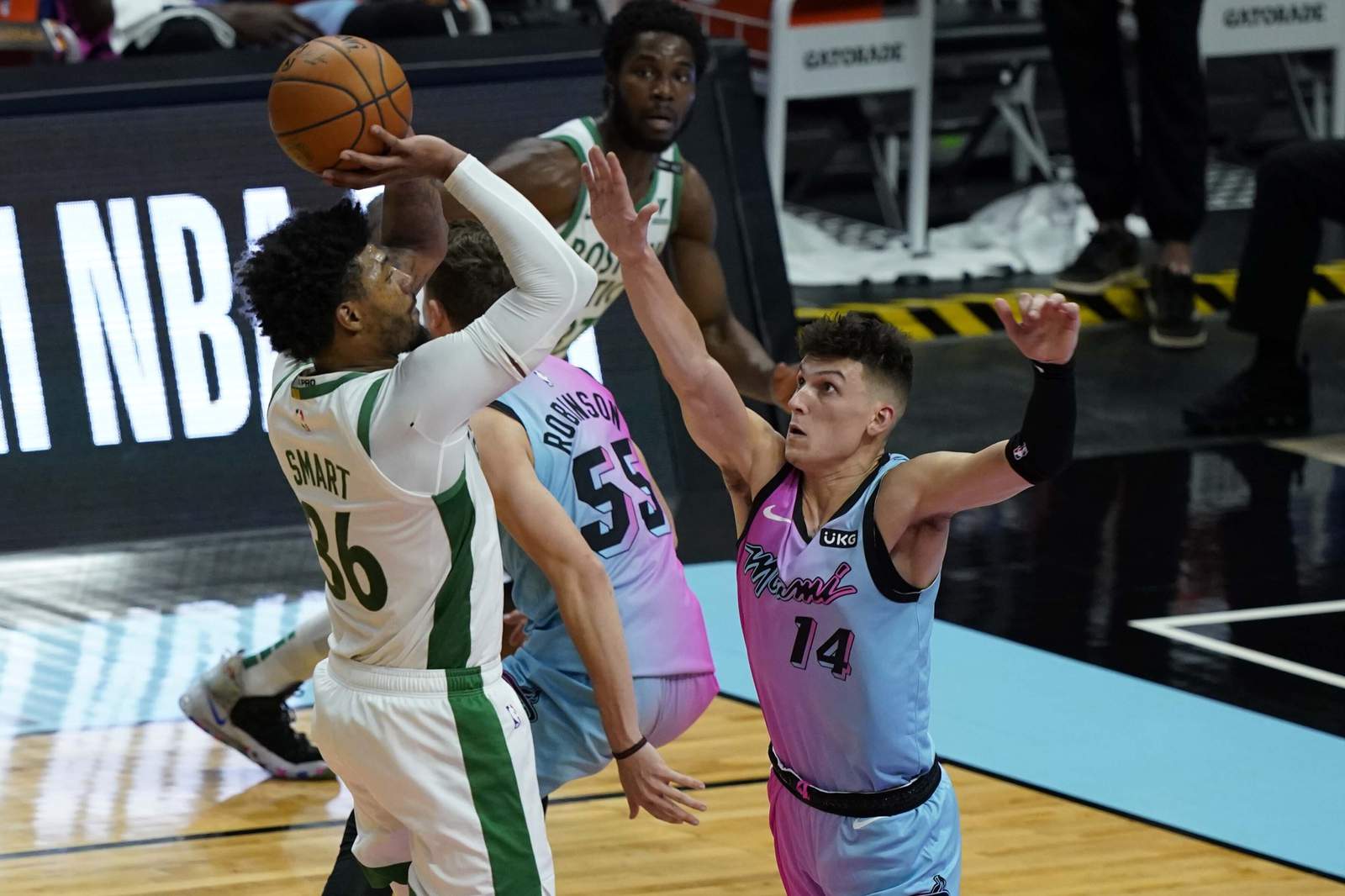 Pritchard’s putback pushes Celtics past Heat, 107-105