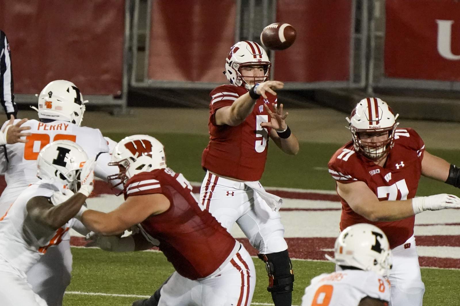Wisconsin coach stays mum on QB Mertz with Huskers up next