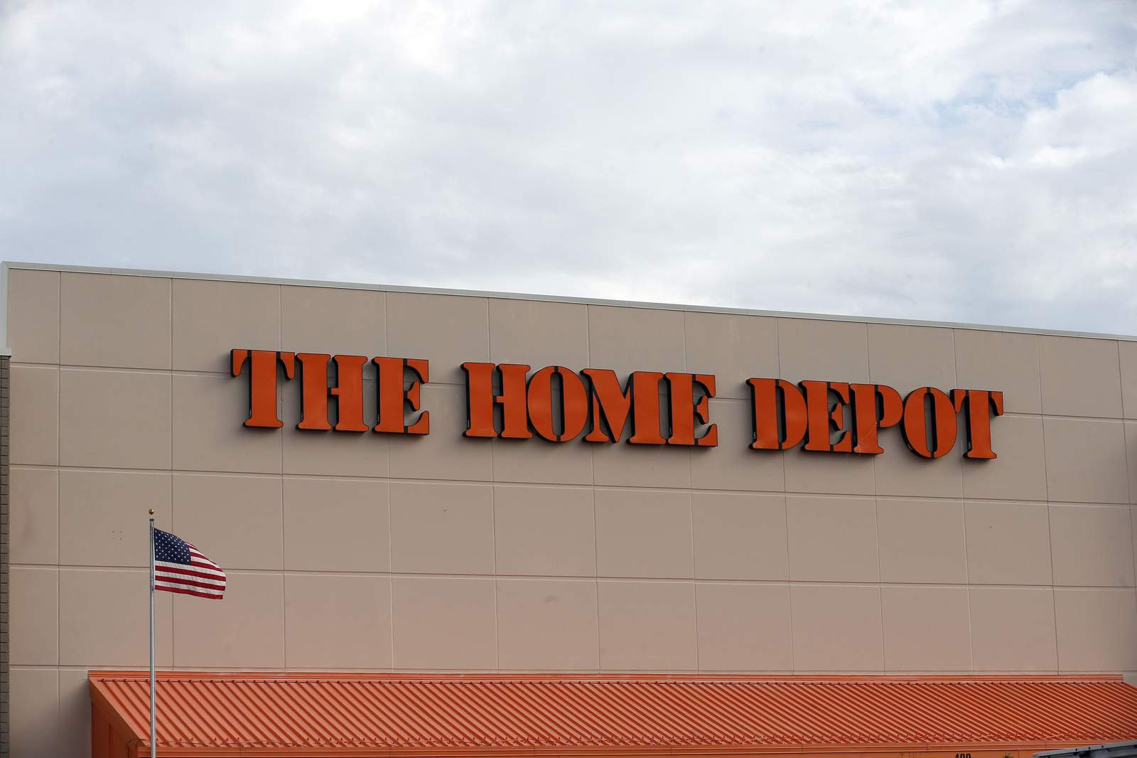 More than 190,000 ceiling fans sold at Home Depot recalled after blades fly off
