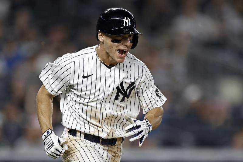 Heaney, Rizzo, Velazquez help streaking Yanks sweep Red Sox