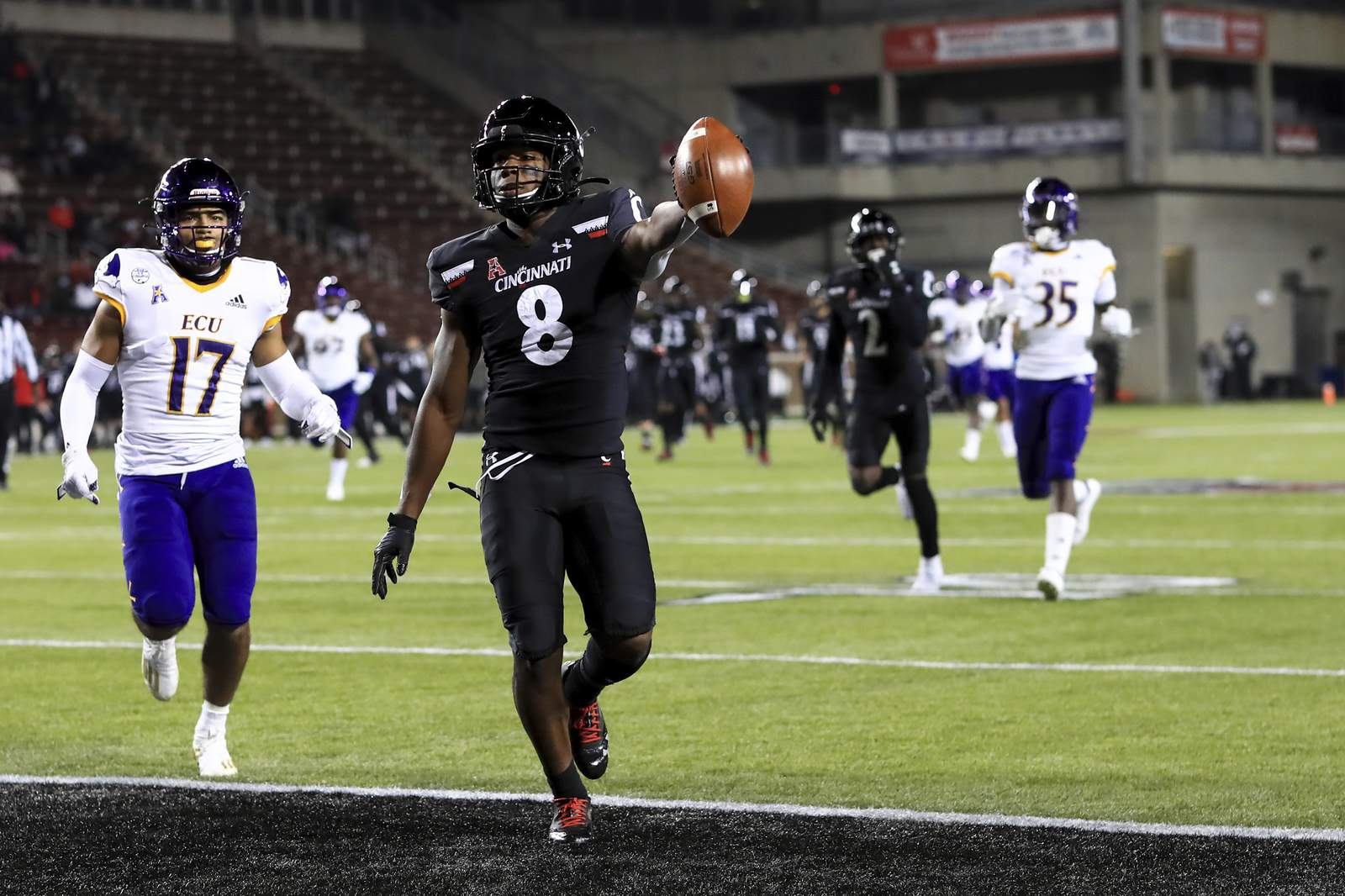 Ridder, No. 7 Cincinnati roll over East Carolina, 55-17