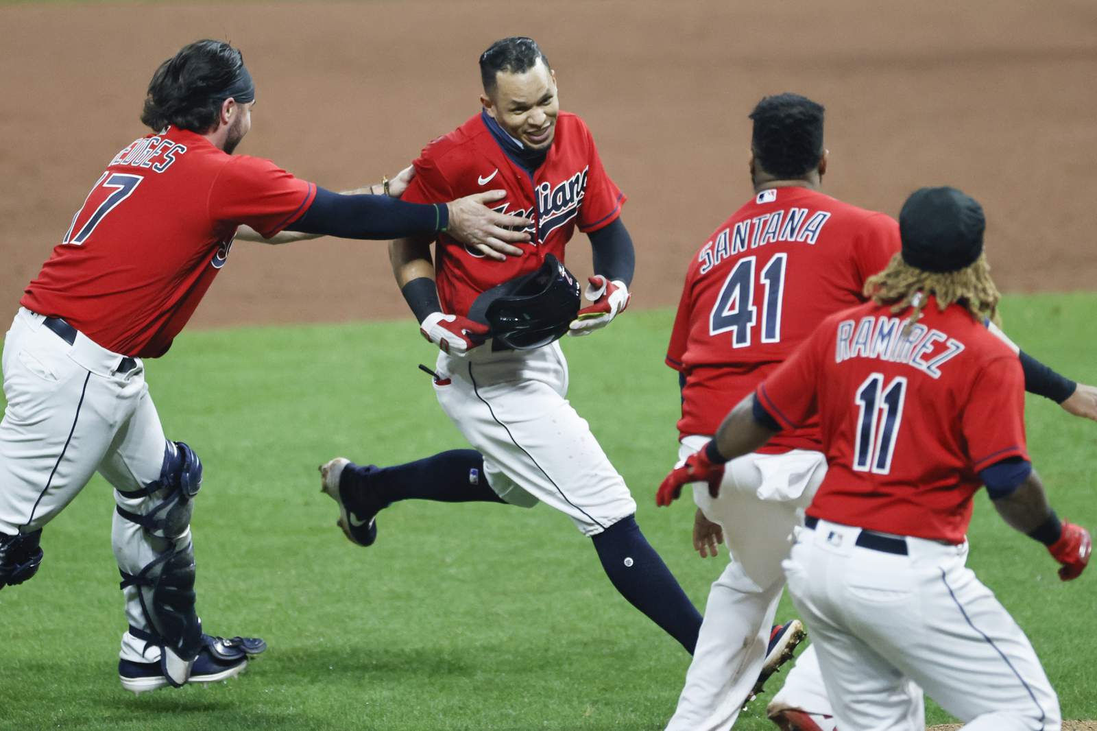 Walk away: Indians rally again, keep AL Central hopes alive