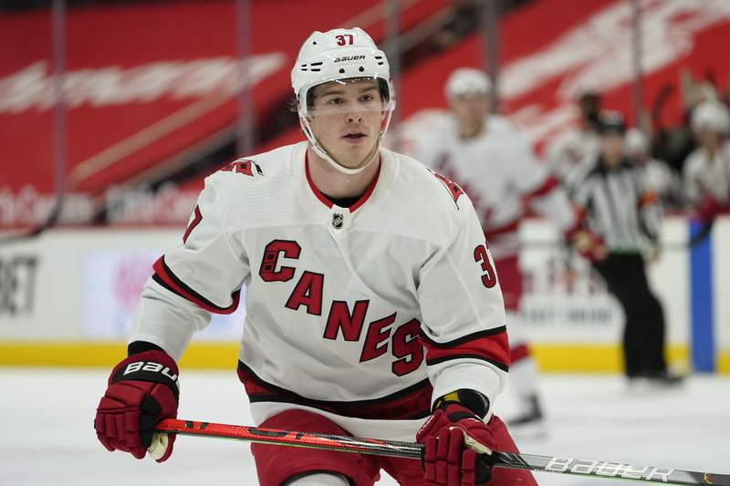 Carolina Hurricanes agree to 8-year deal with Svechnikov