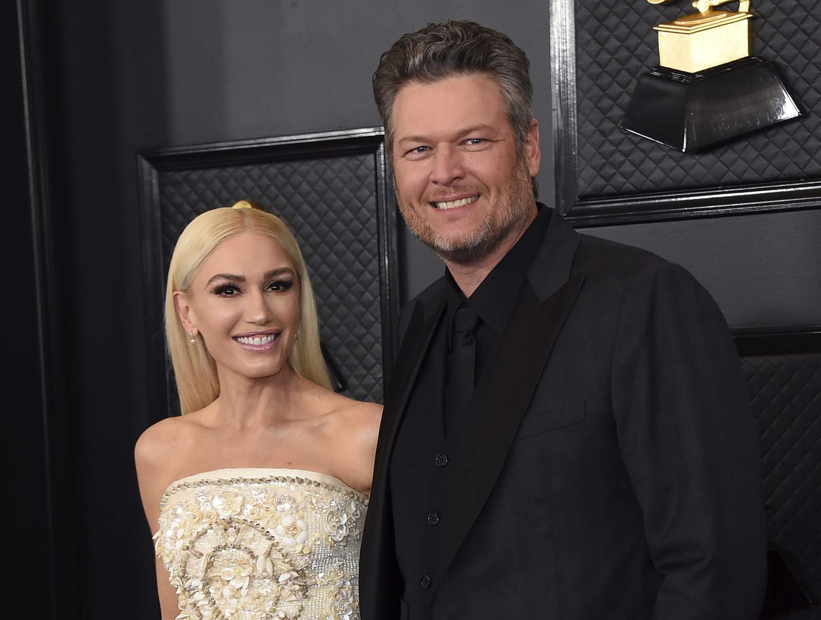 'Voice' co-stars Blake Shelton, Gwen Stefani engaged