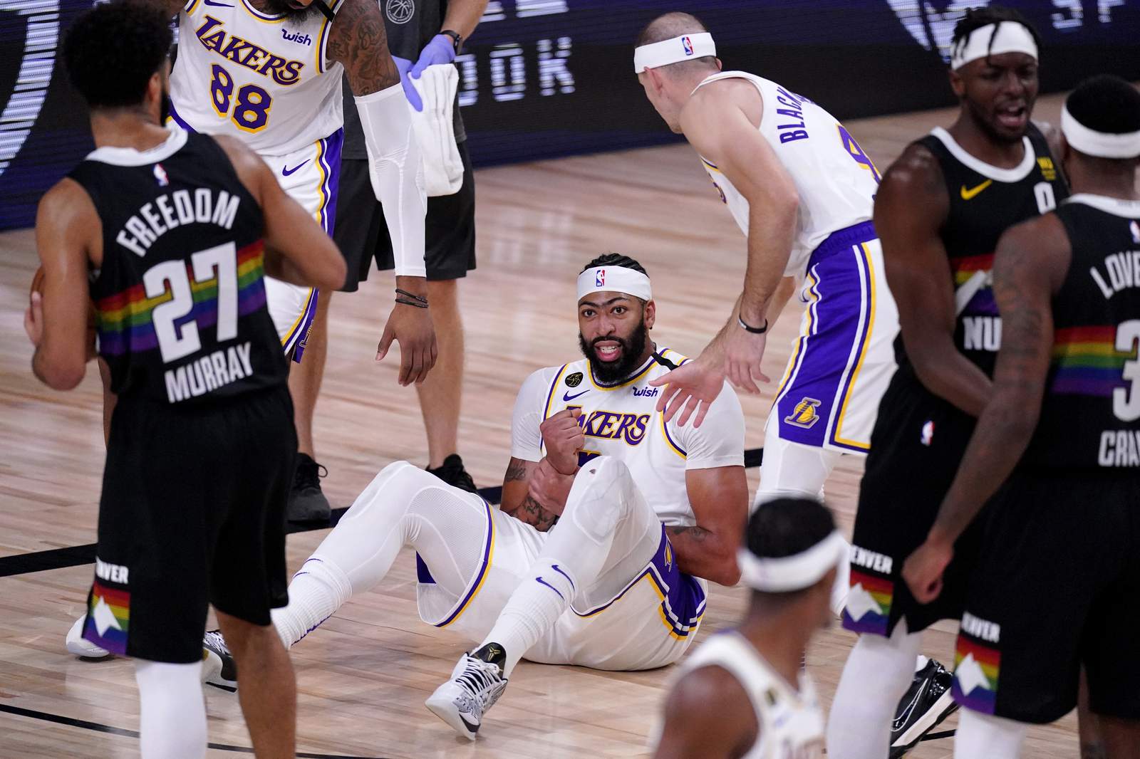 Lakers try to regain control vs confident Nuggets in Game 4
