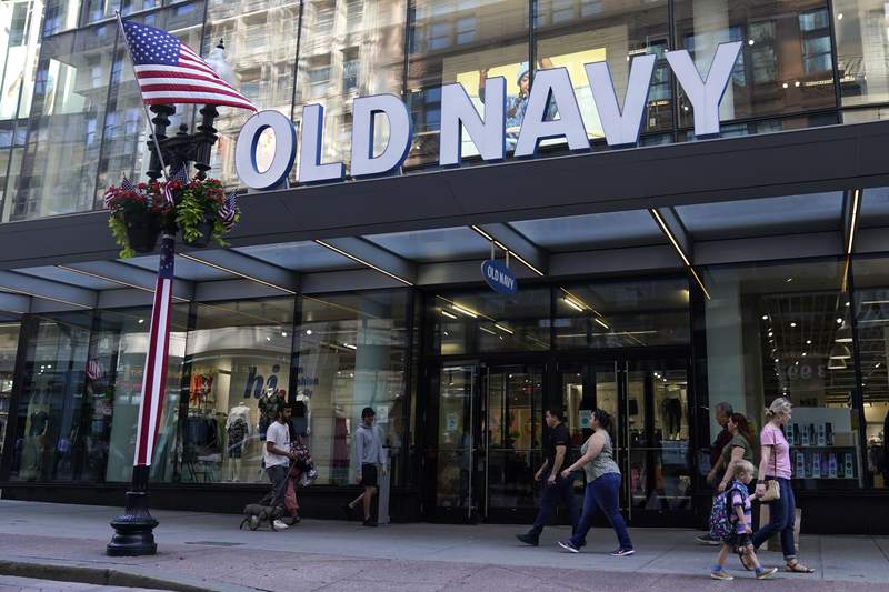 Old Navy integrates its plus-size women's business