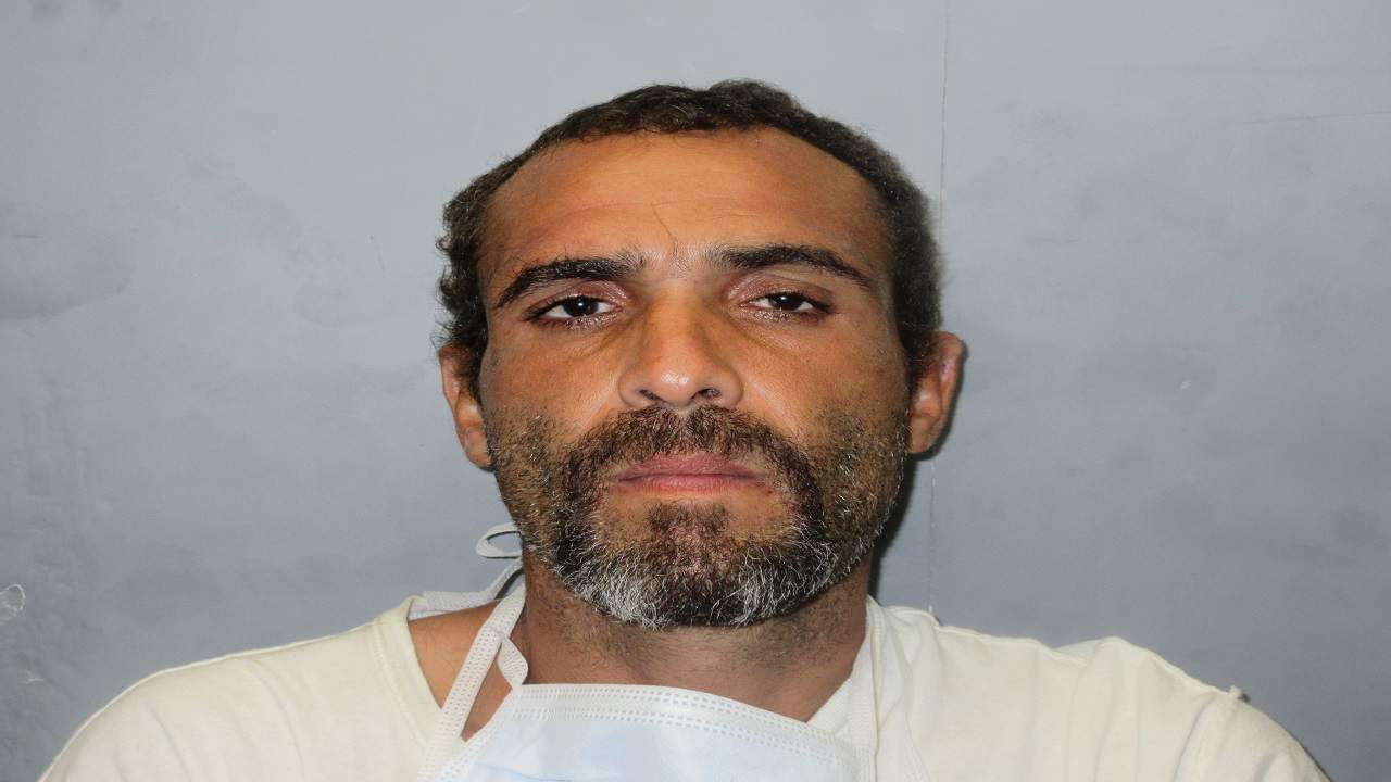 Alexander Michael Sardinas, de 37 años, enfrenta un cargo de secuestro / encarcelamiento falso.