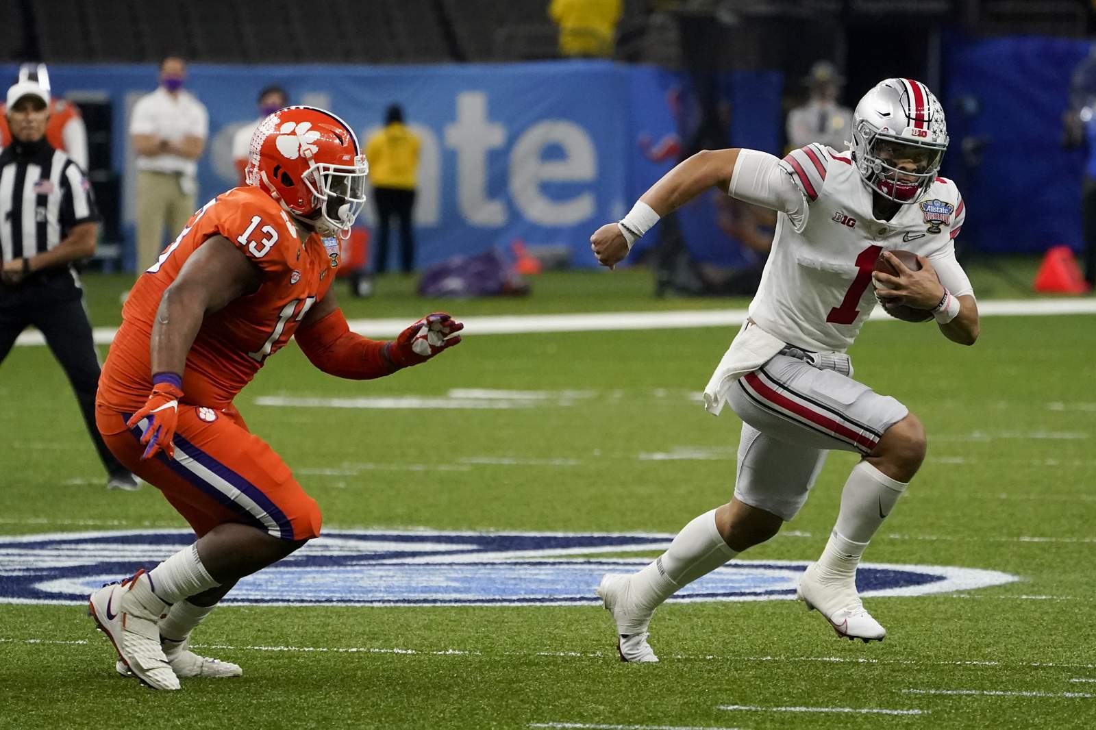 Clemson linebacker Skalski ejected for hit on Fields