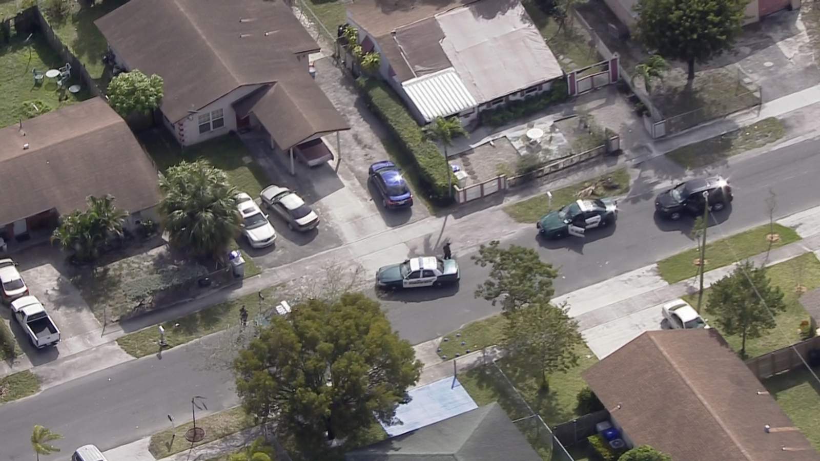 Broward Sheriff's deputies set up perimeter in Pompano Beach