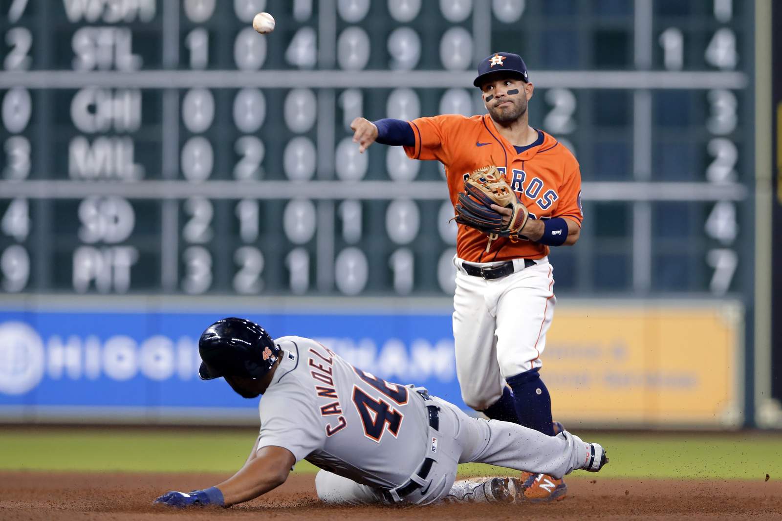 5 Astros land on injured list because of COVID-19 protocols