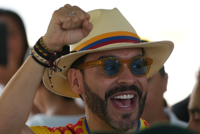 Trump-backed de la Espriella holds razor-thin lead in Colombia's election as rival challenges vote