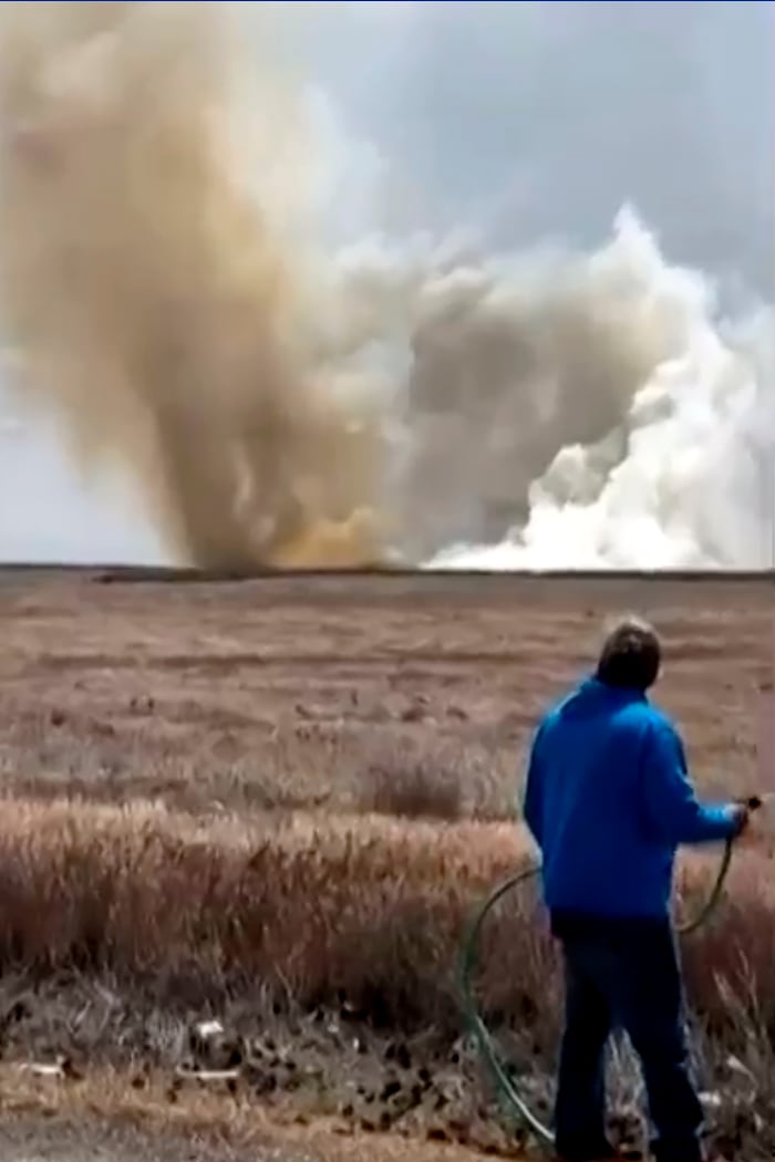 4 crew members eject safely after two Navy jets collide during air show in Idaho