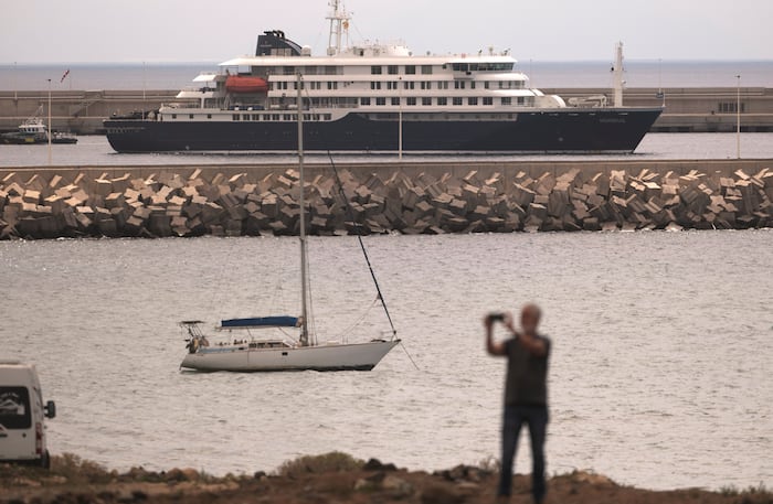 Doctor on ship who helped care for passengers with hantavirus leaves medical isolation unit