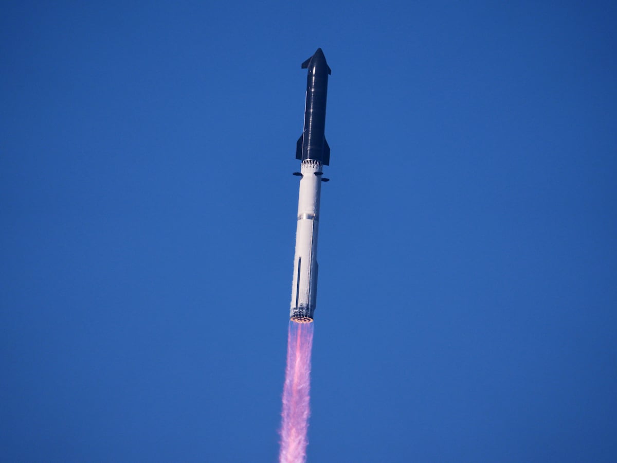 Image linked from the original feed: SpaceX launches Starship on another test flight, this time with the most advanced Starlinks