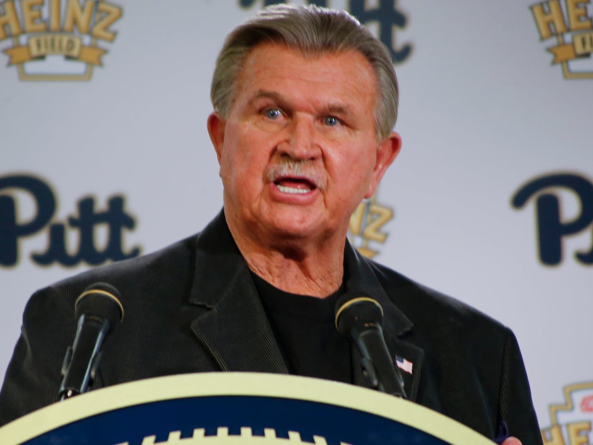 Mike Ditka, Hall of Fame Player and Coach for Chicago Bears, Dies at 86