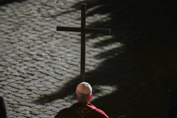 Pope Leo XIV carries cross for full Good Friday procession, the first pontiff to do so in decades