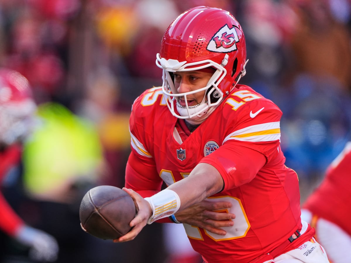Image linked from the original feed: Patrick Mahomes cleared with no limits for the start of Chiefs training camp after knee surgery