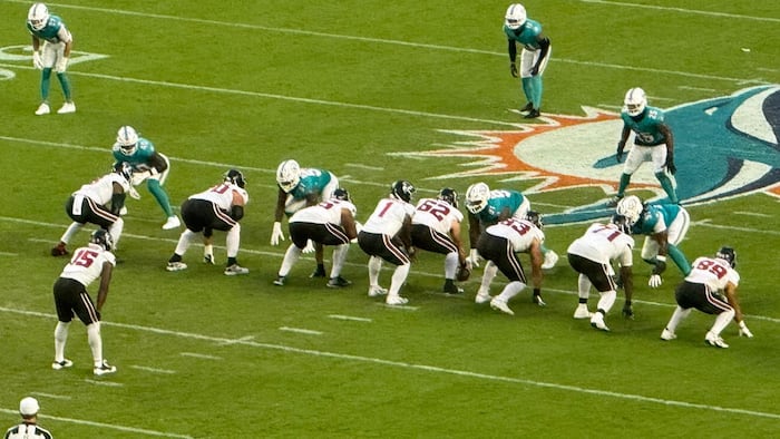 Falcons’ Tua Tagovailoa turns boos into a win over Dolphins in return to Hard Rock Stadium