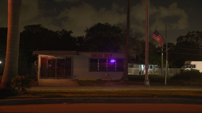 Man accused of trying to break into Pembroke Park smoke shop